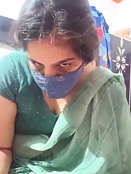 Snapshot of badqueen96 chatting on 04.15.26 badqueen96 online show from 04.15.26