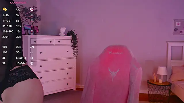 Snapshot of Keke_Pallmer chatting on 10.04.25 Keke Pallmer online show from 10.04.25