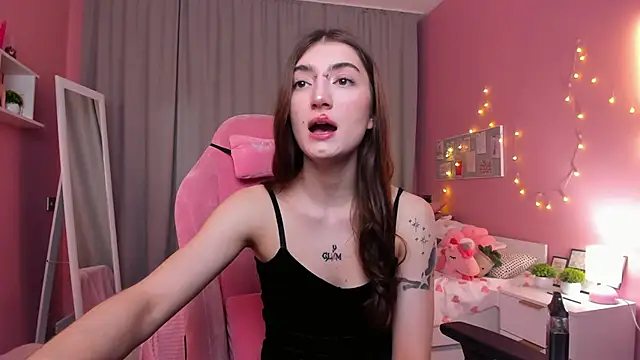 Snapshot of Keke_Pallmer chatting on 11.22.25 Keke Pallmer online show from 11.22.25