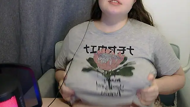 Snapshot of brattyprincessemma chatting on 02.14.26 brattyprincessemma online show from 02.14.26