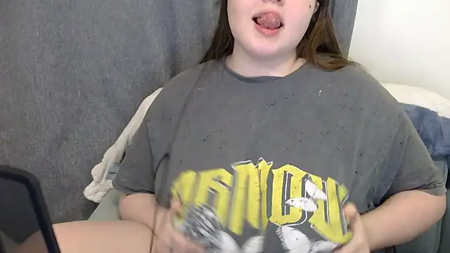 Snapshot of brattyprincessemma chatting on 02.17.26 brattyprincessemma online show from 02.17.26