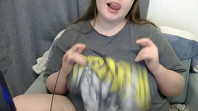 Snapshot of brattyprincessemma chatting on 02.18.26 brattyprincessemma online show from 02.18.26