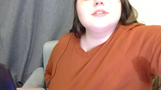 Snapshot of brattyprincessemma chatting on 02.21.26 brattyprincessemma online show from 02.21.26