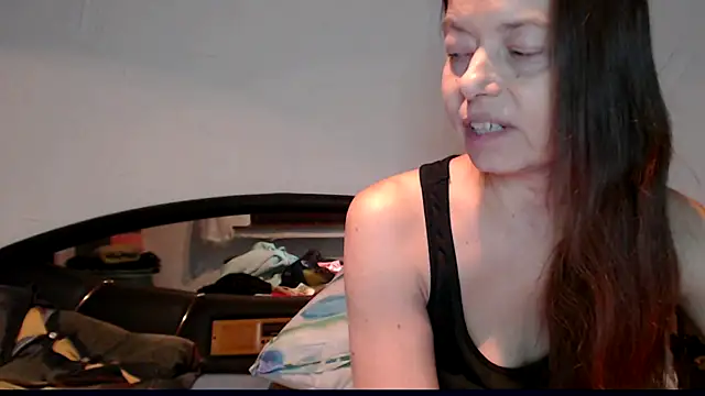 Snapshot of SexySarah177 chatting on 12.02.24 SexySarah177 online show from 12.02.24