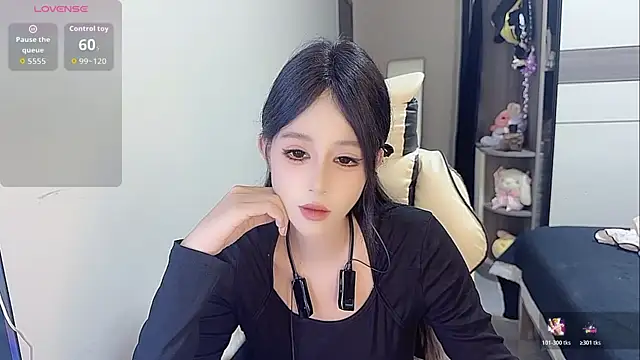 Snapshot of coco_coco_cc chatting on 10.28.25 coco coco cc online show from 10.28.25