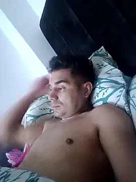 Snapshot of Ffeenniizz chatting on 03.31.26 Ffeenniizz online show from 03.31.26