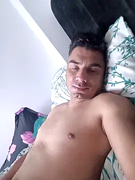 Snapshot of Ffeenniizz chatting on 04.01.26 Ffeenniizz online show from 04.01.26