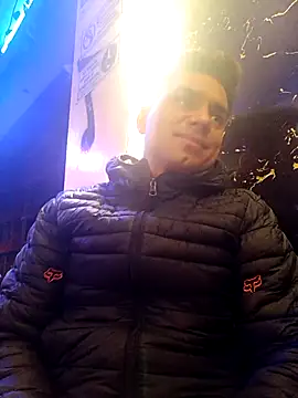 Snapshot of Ffeenniizz chatting on 04.13.26 Ffeenniizz online show from 04.13.26