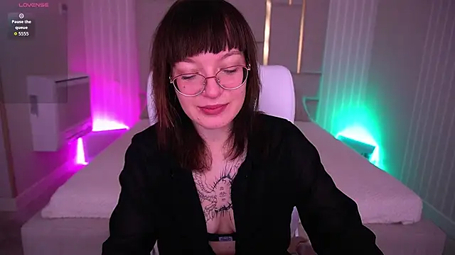 Snapshot of Pixie_Peachh chatting on 11.09.25 Pixie Peachh online show from 11.09.25