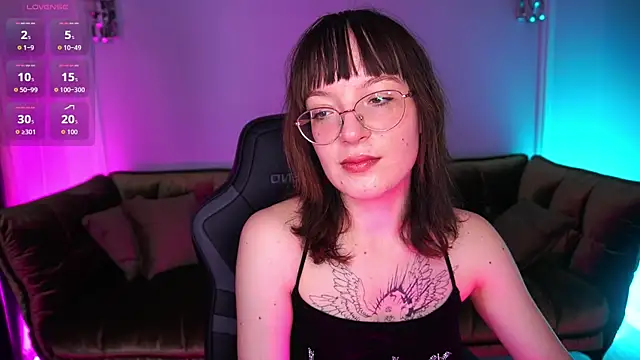 Snapshot of Pixie_Peachh chatting on 11.12.25 Pixie Peachh online show from 11.12.25