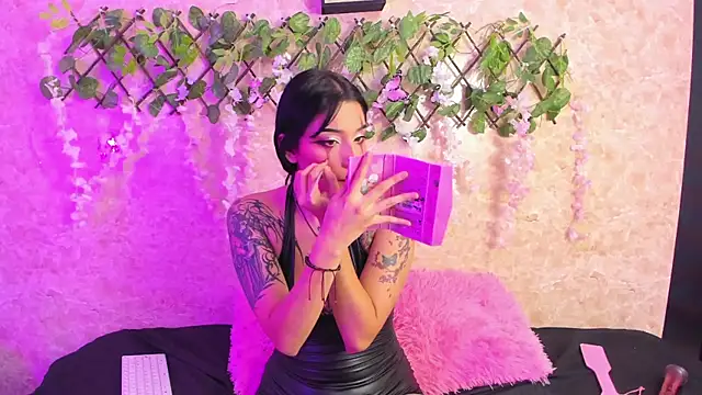 ImEmily444 online show from 10.19.25