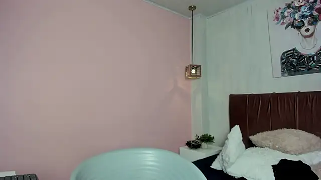 Snapshot of elisabethflores chatting on 05.22.26 elisabethflores online show from 05.22.26