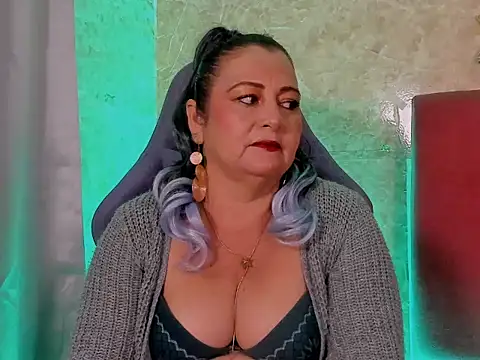 Snapshot of PalomaLombardi chatting on 11.20.25 PalomaLombardi online show from 11.20.25