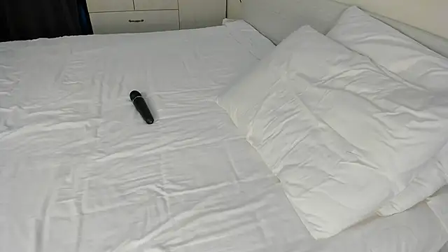 MoonAri online show from 10.03.25