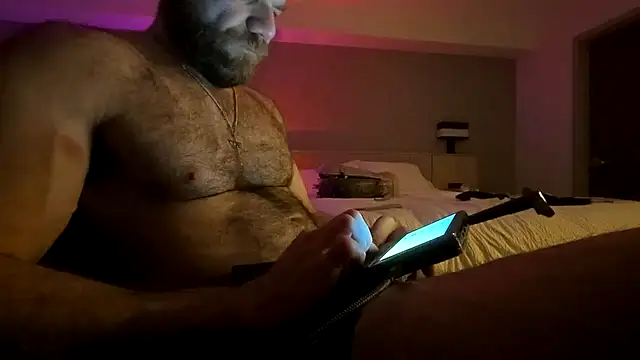 Snapshot of Bighairytopping chatting on 06.10.26 Bighairytopping online show from 06.10.26
