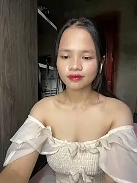 Snapshot of Hana-44 chatting on 10.21.25 Hana-44 online show from 10.21.25