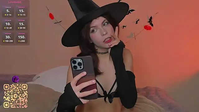 Snapshot of DaiquiriChan chatting on 10.30.25 DaiquiriChan online show from 10.30.25