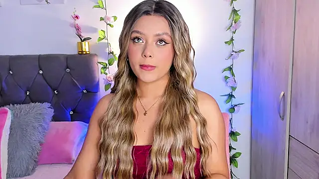 Snapshot of isajonnes18 chatting on 10.15.25 isajonnes18 online show from 10.15.25