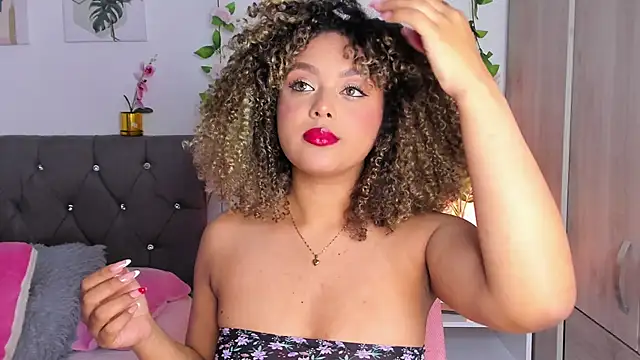 Snapshot of isajonnes18 chatting on 10.18.25 isajonnes18 online show from 10.18.25