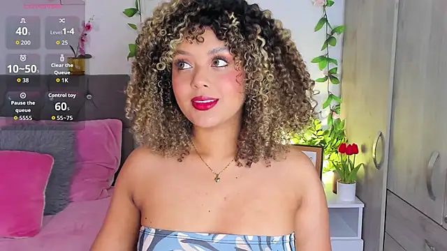 Snapshot of isajonnes18 chatting on 10.21.25 isajonnes18 online show from 10.21.25