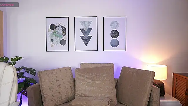 Snapshot of MilaCrave chatting on 09.09.25 MilaCrave online show from 09.09.25