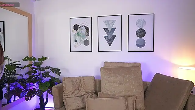 Snapshot of MilaCrave chatting on 09.10.25 MilaCrave online show from 09.10.25