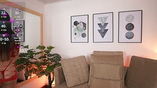 Snapshot of MilaCrave chatting on 09.17.25 MilaCrave online show from 09.17.25