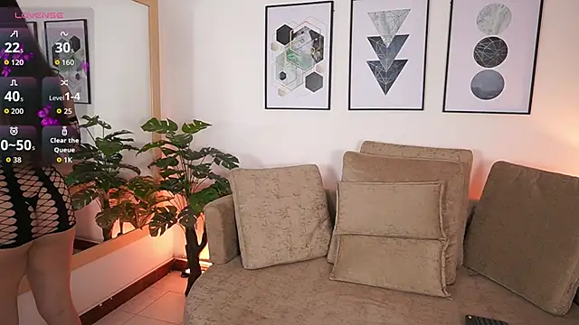 Snapshot of MilaCrave chatting on 09.19.25 MilaCrave online show from 09.19.25