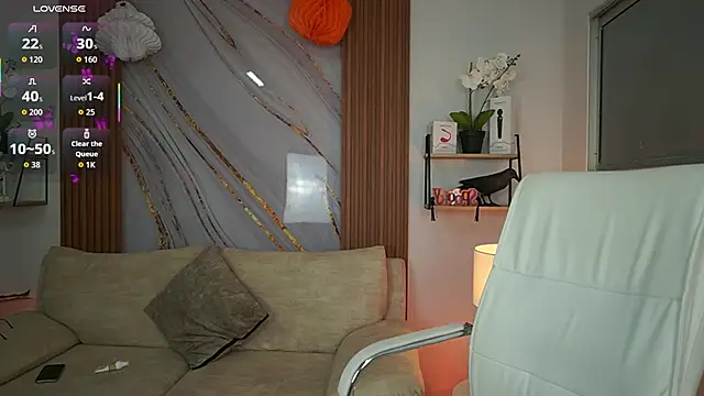 Snapshot of MilaCrave chatting on 10.16.25 MilaCrave online show from 10.16.25