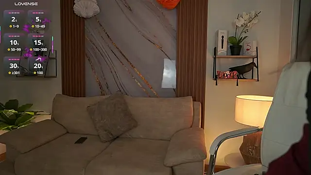 Snapshot of MilaCrave chatting on 10.22.25 MilaCrave online show from 10.22.25