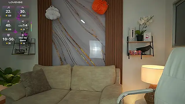 Snapshot of MilaCrave chatting on 10.23.25 MilaCrave online show from 10.23.25