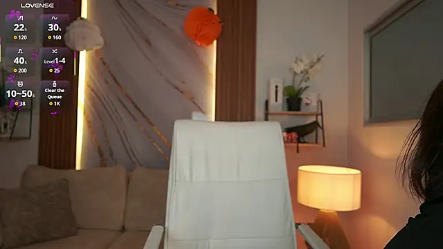 Snapshot of MilaCrave chatting on 10.24.25 MilaCrave online show from 10.24.25