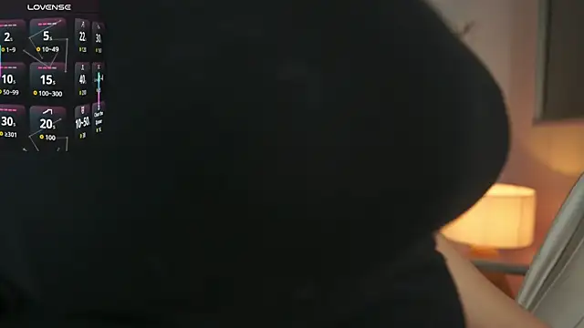 Snapshot of MilaCrave chatting on 10.25.25 MilaCrave online show from 10.25.25