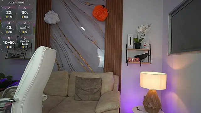 Snapshot of MilaCrave chatting on 10.31.25 MilaCrave online show from 10.31.25