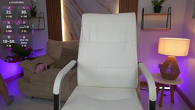 Snapshot of MilaCrave chatting on 12.01.25 MilaCrave online show from 12.01.25