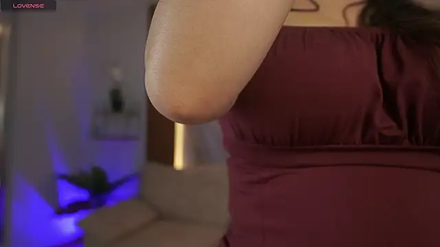 Snapshot of MilaCrave chatting on 12.20.25 MilaCrave online show from 12.20.25