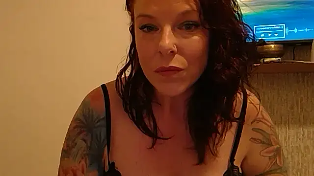 Snapshot of Island_Siren chatting on 10.20.25 Island Siren online show from 10.20.25