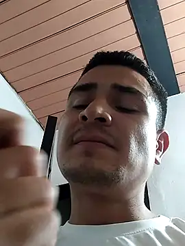 Snapshot of hoteder chatting on 11.15.25 hoteder online show from 11.15.25