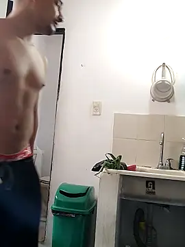 Snapshot of hoteder chatting on 11.18.25 hoteder online show from 11.18.25