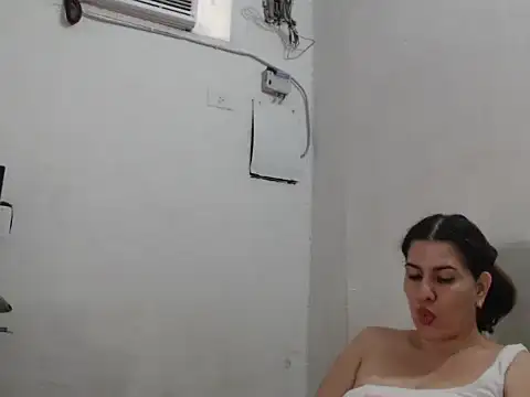 Bratzhot09 online show from 11.30.25