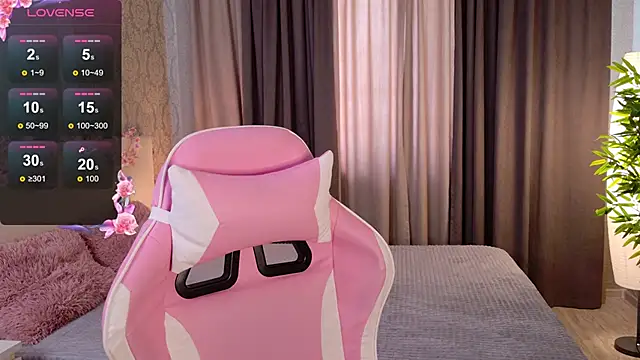 Snapshot of HeyMonkey_ chatting on 09.14.25 HeyMonkey online show from 09.14.25