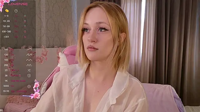 Snapshot of HeyMonkey_ chatting on 10.20.25 HeyMonkey online show from 10.20.25