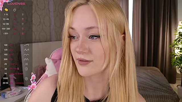 Snapshot of HeyMonkey_ chatting on 11.18.25 HeyMonkey online show from 11.18.25