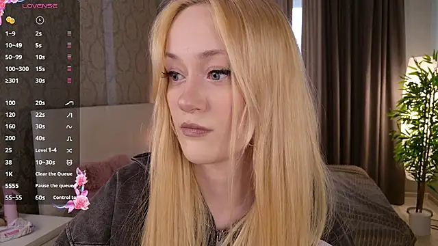 Snapshot of HeyMonkey_ chatting on 11.19.25 HeyMonkey online show from 11.19.25