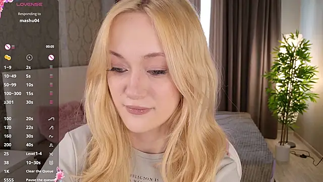 Snapshot of HeyMonkey_ chatting on 11.24.25 HeyMonkey online show from 11.24.25