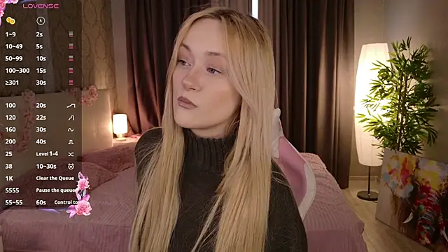 Snapshot of HeyMonkey_ chatting on 12.15.25 HeyMonkey online show from 12.15.25