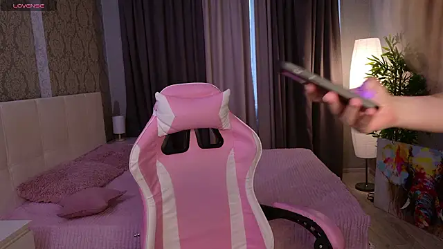 Snapshot of HeyMonkey_ chatting on 02.08.26 HeyMonkey online show from 02.08.26