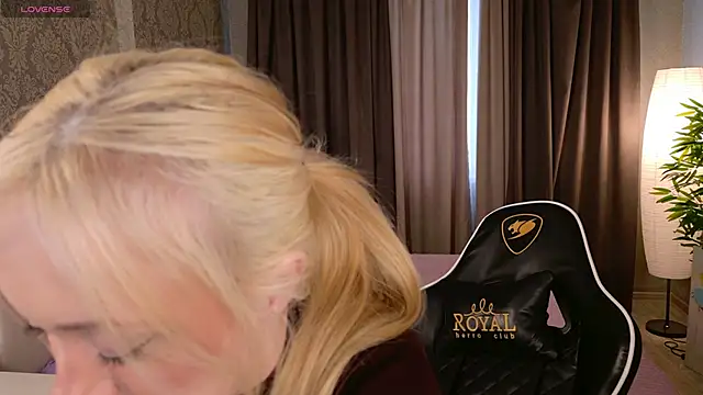 Snapshot of HeyMonkey_ chatting on 02.18.26 HeyMonkey online show from 02.18.26