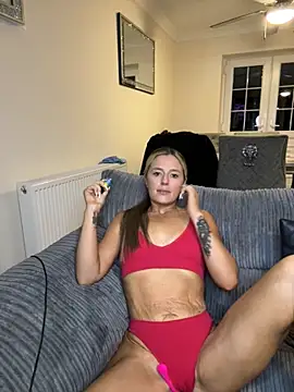 Snapshot of sammie-99 chatting on 10.18.25 sammie-99 online show from 10.18.25