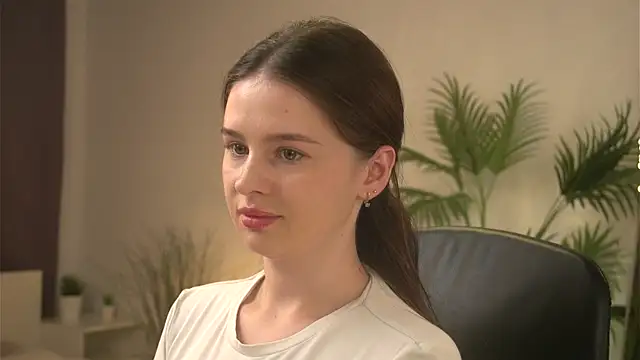 Snapshot of Olivia_Farrell chatting on 09.20.25 Olivia Farrell online show from 09.20.25